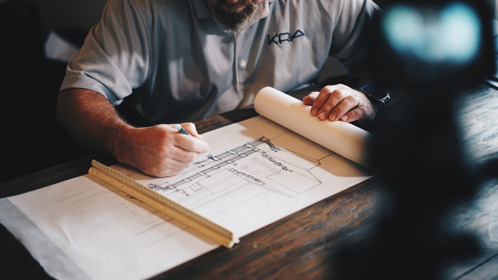 Architecture and construction site representing a B2B marketing project